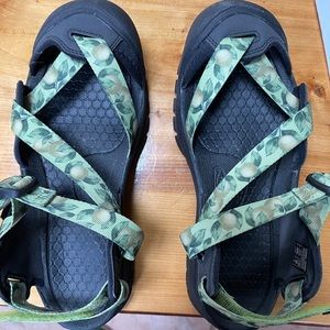 Keen Zerraport Sandals—Women’s 9 with lemon design